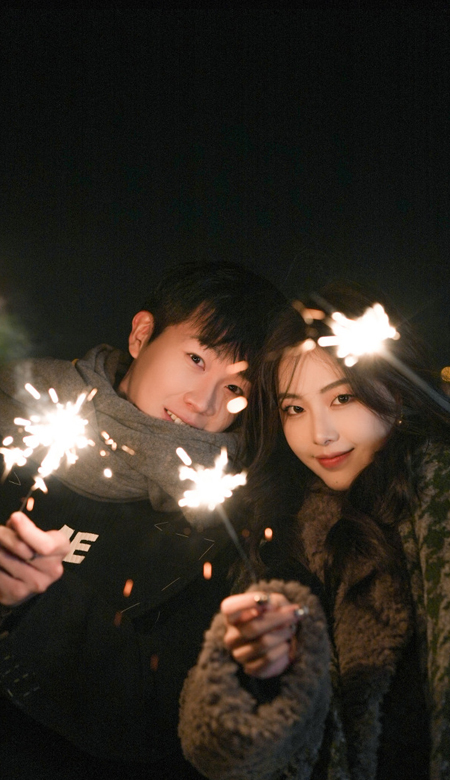 2022超级甜的情侣壁纸抖音最新 吃进嘴里的苦瓜都因为你们甜起来了