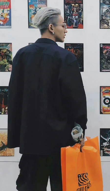 长相思男狐狸精邓为壁纸高清 去发光而不是被照亮