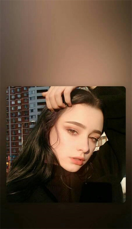 欧美风美女个性空间皮肤 爱不会消失只会转移