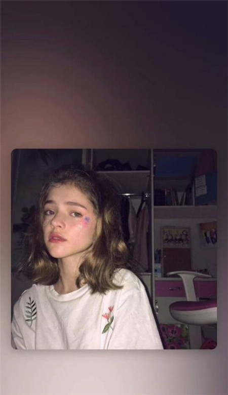 欧美风美女个性空间皮肤 爱不会消失只会转移