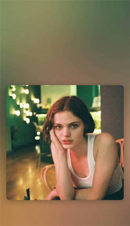 欧美风美女个性空间皮肤 爱不会消失只会转移