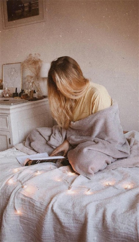 2020街头风欧美风格个性皮肤 却总是放不下眼前的手机