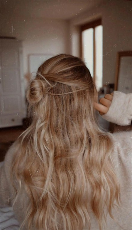 2020街头风欧美风格个性皮肤 却总是放不下眼前的手机