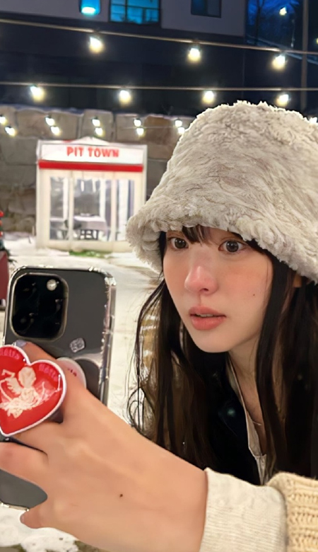 韩系美少女真人壁纸高清ins感 世间因少年挺身向前而更加瑰丽