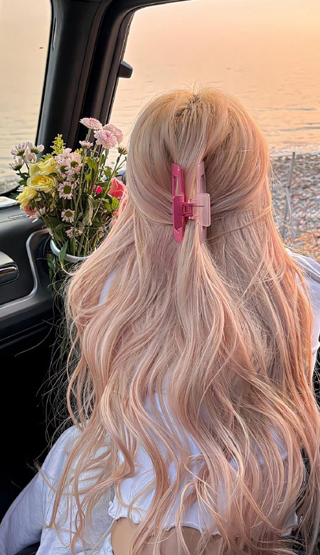 氛围感背影女生壁纸2024版 很遗憾有些人相识相知又归零